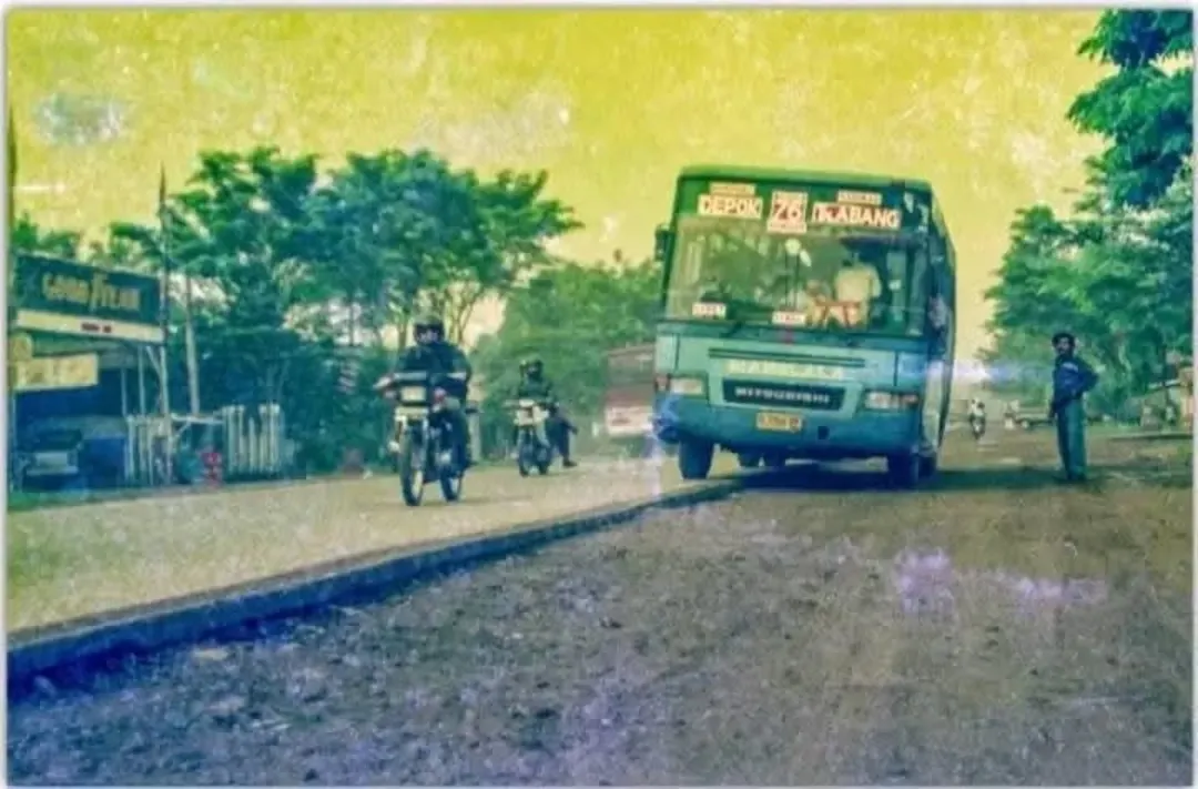 Seperti inilah kondisi Jalan Margonda Depok pada tahun 1995. Jalan masih sempit hanya cukup