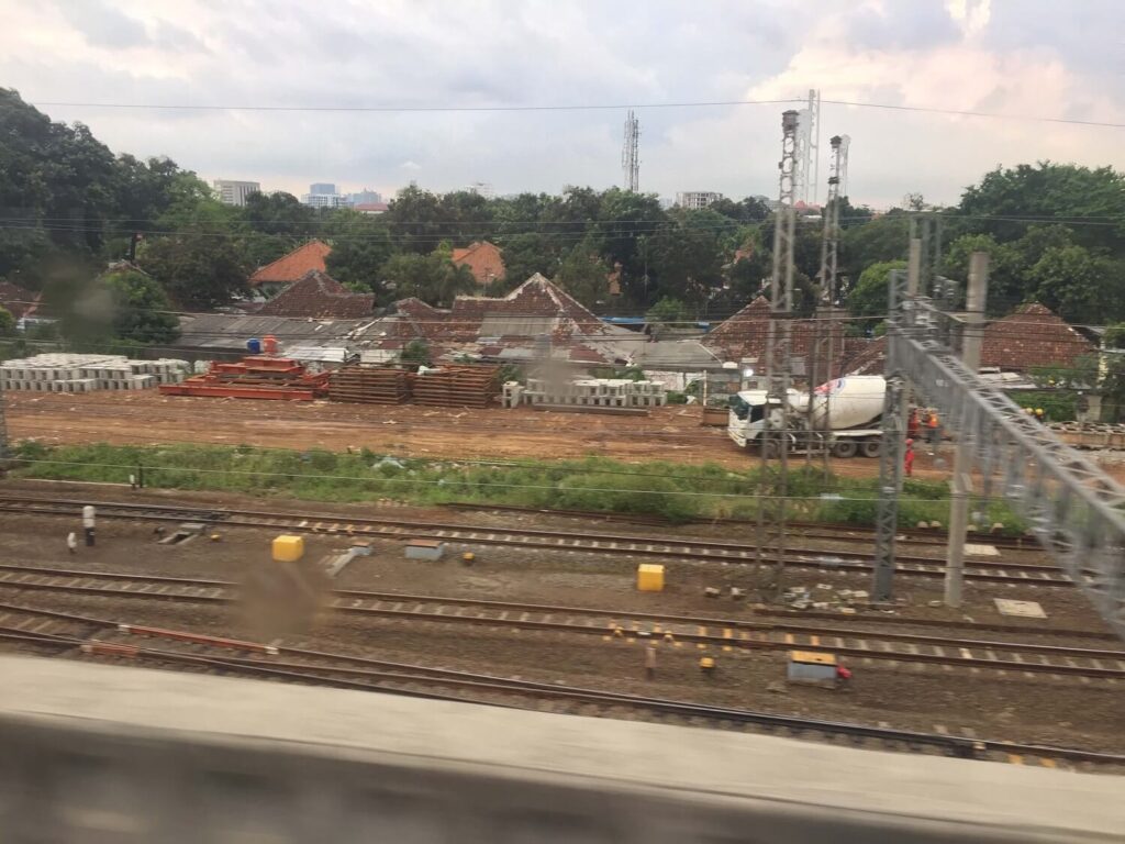Area proyek DDT dan jalur layang stasiun Manggarai