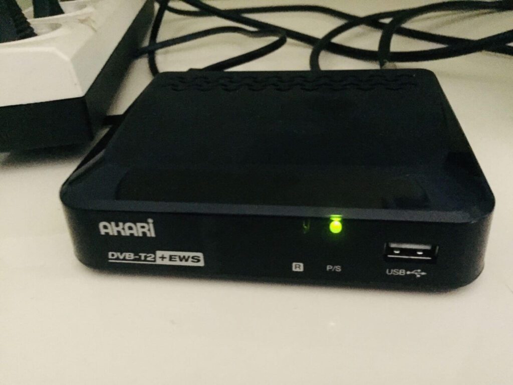 Pengalaman Pertama Menjajal Siaran TV Digital 3 Set top box (STB) untuk menayangkan siaran TV digital di Indonesia