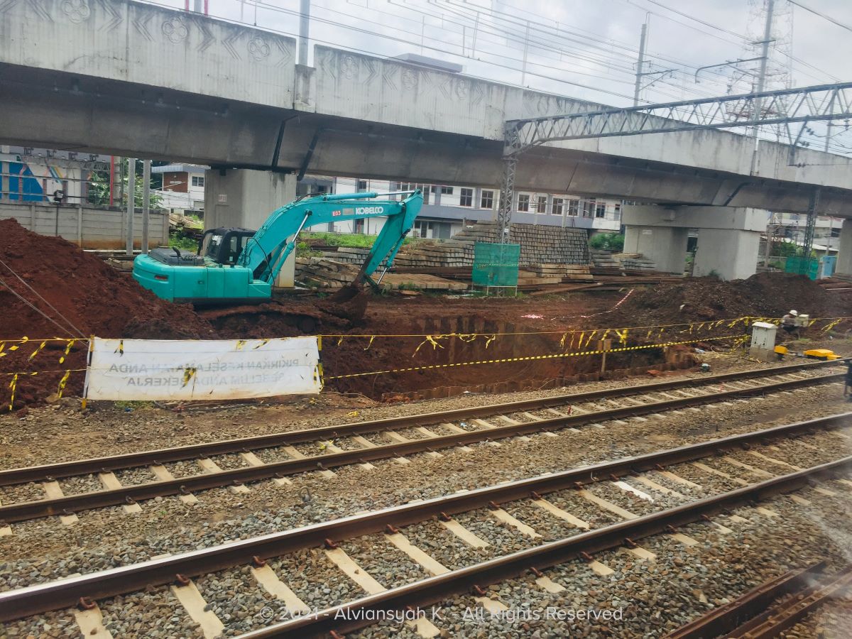 Progres Jalur Layang Manggarai: Underpass dan Sebagian Peron Ditutup, Struktur Bangunan Mulai Terlihat 3 Proyek DDT dan jalur layang stasiun Manggarai