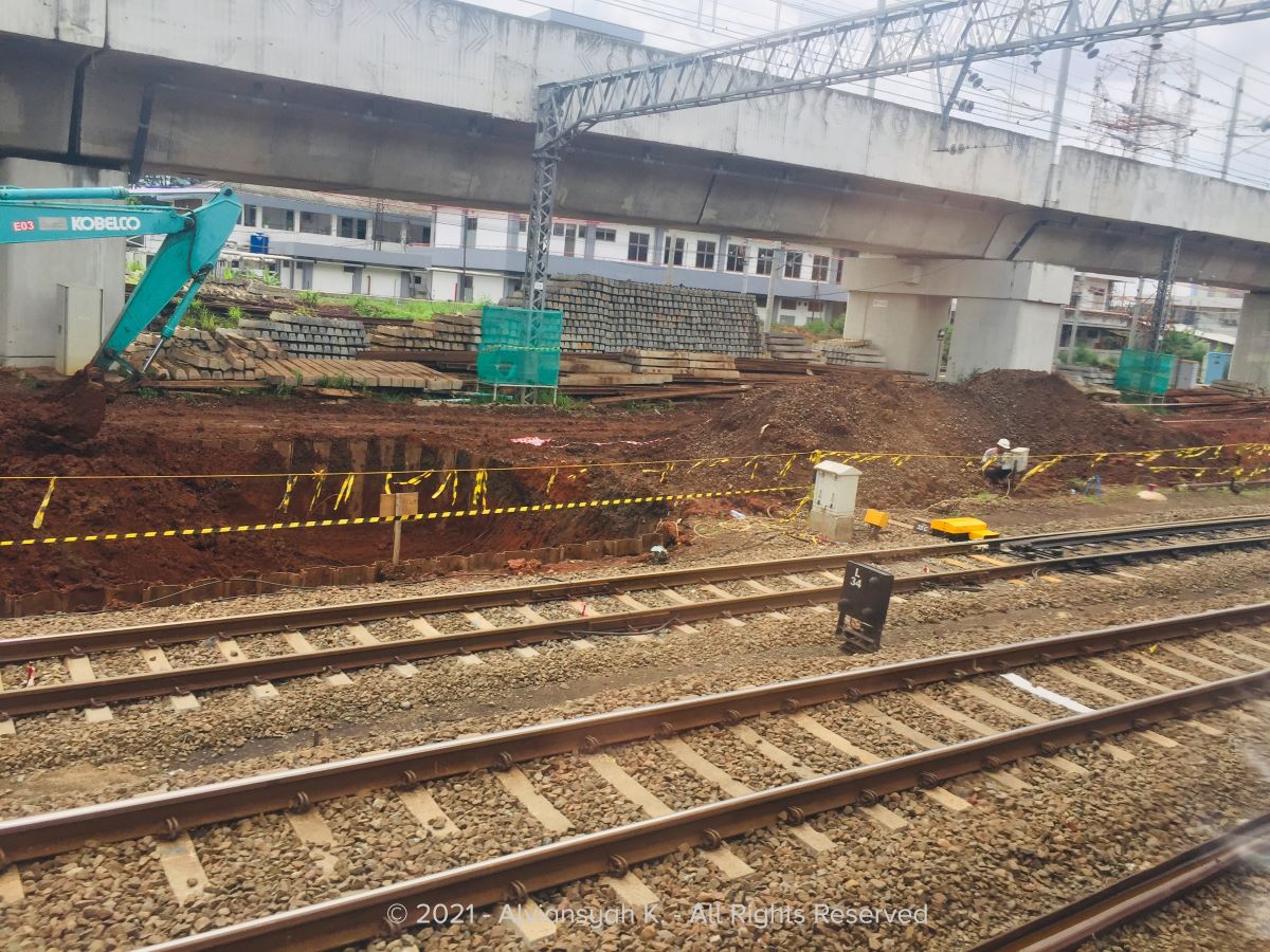 Progres Jalur Layang Manggarai: Underpass dan Sebagian Peron Ditutup, Struktur Bangunan Mulai Terlihat 4 Proyek Stasiun Manggarai (2021)