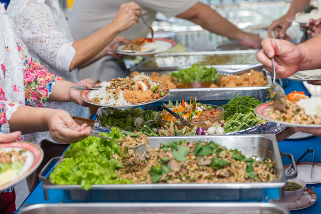 Katering makanan prasmanan