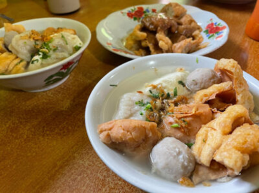 7 Rekomendasi Bakso Bandung Paling Legendaris dan Enak 7 Rekomendasi bakso Bandung