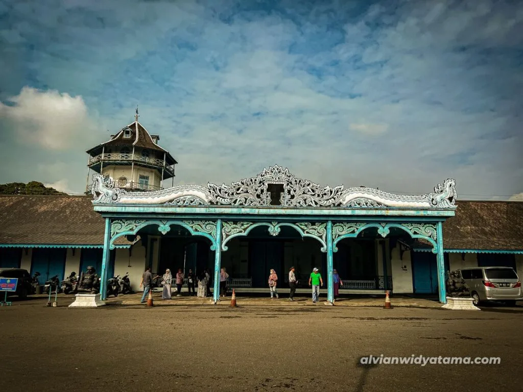 Keraton Surakarta Hadiningrat, salah satu wisata solo yang wajib kalian kunjungi selama solotrip ke Solo.