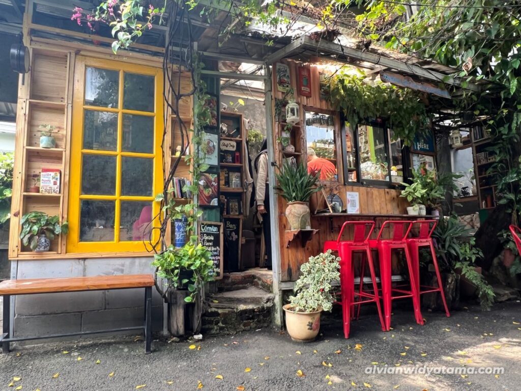 Membumi Kopi: Kedai Kopi Hidden Gem di Cipete 3 Membumi Kopi - alvianwidyatama.com