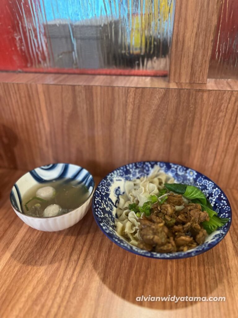 Jajal Kuliner Viral Blok M (Part 1) 9 Mie Yamin Asin Baso - Bakmie Tjo Kin Blok M