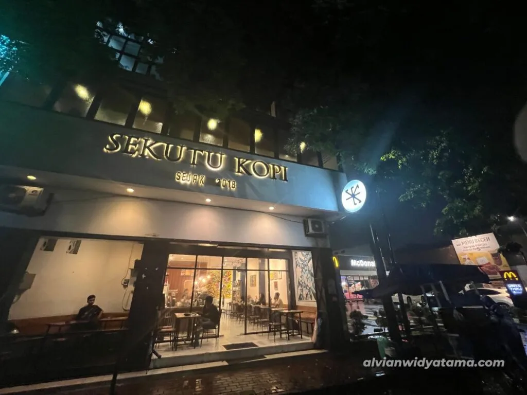 Sekutu Kopi Solo, salah satu coffee shop terbaik di Solo yang cocok buat kalian yang lagi liburan ke Solo. Credits: alvianwidyatama.com