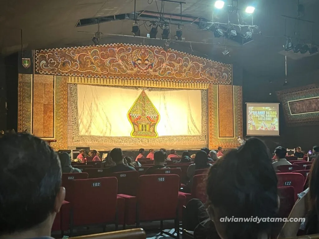 Wayang Orang Sriwedari, salah satu hiburan budaya yang bisa kalian tonton saat liburan ataupun solotrip ke Solo.