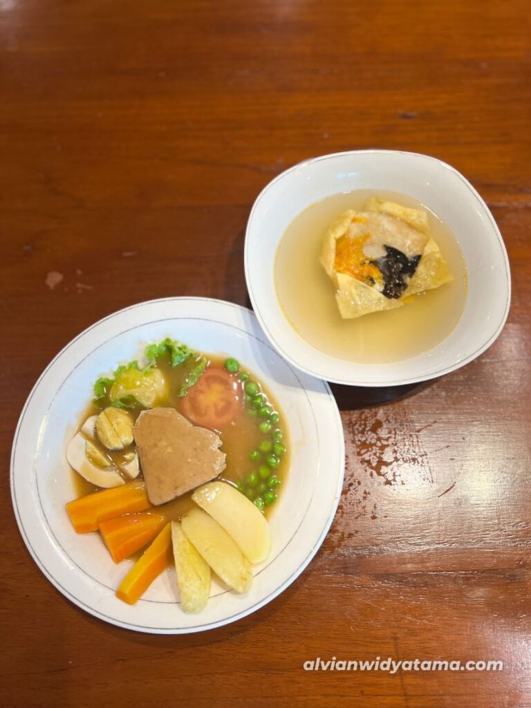 Review dan Jajal Kuliner Otentik Solo 7 Bestik Galantin dan Sup Kusuma Sari (Sup Matahari) di Resto Kusuma Sari Solo.