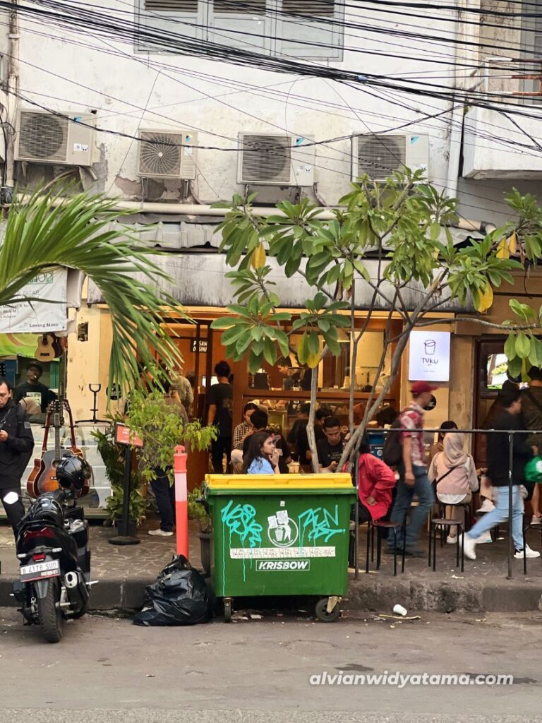 Jajal Kuliner Viral Blok M (Part 2) 14 Kopi Tuku Blok M