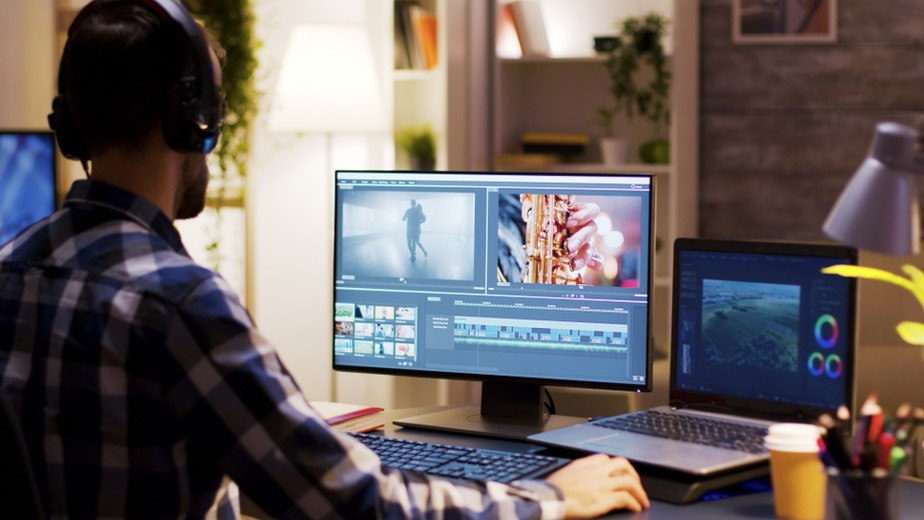 Mengapa Content Creator Harus Memiliki Asuransi Sebagai Perlindungan Finansial? 1 Asuransi sangatlah penting bagi profesi apapun, tak terkecuali content creator.