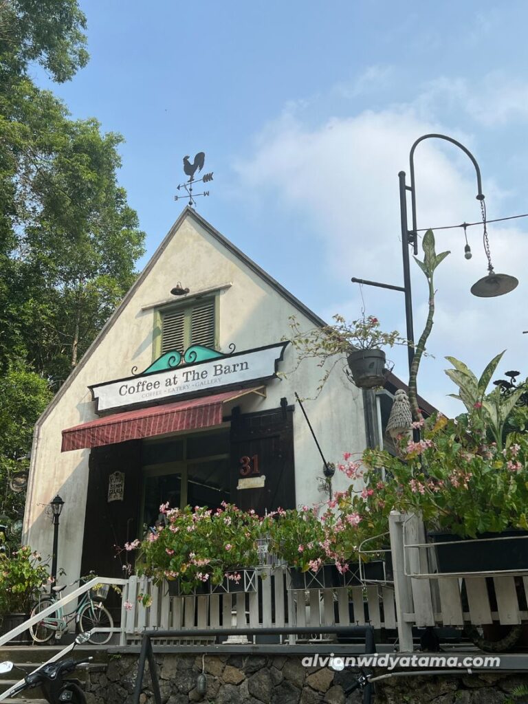 5 Spot Kuliner Bandung yang Pernah Saya Coba: Dari yang Enak Sampai yang Estetik 9 Kuliner Bandung memang banyak banget jenisnya. Berikut adalah 5 spot kuliner Bandung yang pernah saya coba.