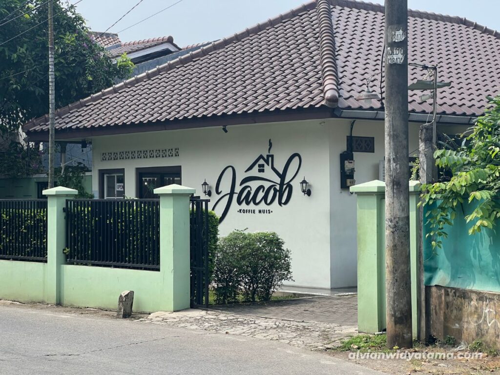 Jacob Koffie Huis: Kedai Kopi Serius di Kawasan Depok Lama 3 Jacob Koffie Huis - Coffee Shop Depok