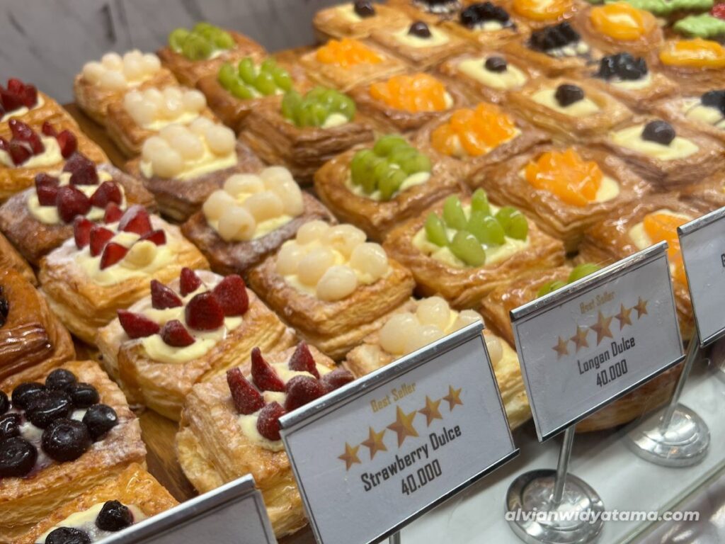 Jajal Kuliner Viral Blok M (Part 4) 7 Kuliner Viral Blok M: London Layers