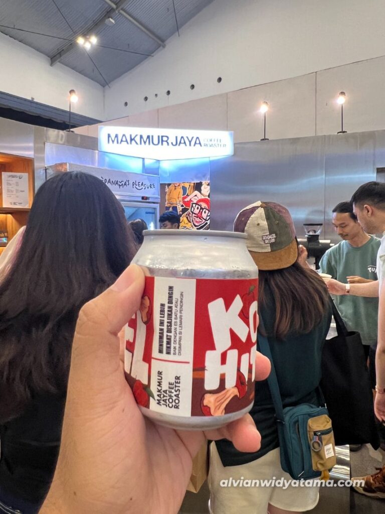 Makmur Jaya Coffee: Kopi Susu Paling Kalcer di Bandung 6 Es Kopi Hitam Rasa Apel dari Makmur Jaya Coffee Roaster di event Jakarta Coffee Week 2024 di ICE BSD