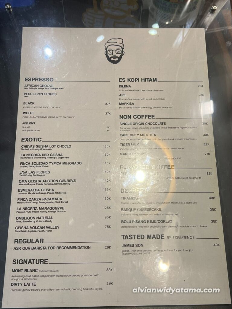 Makmur Jaya Coffee: Kopi Susu Paling Kalcer di Bandung 5 Menu di Makmur Jaya Coffee Roaster