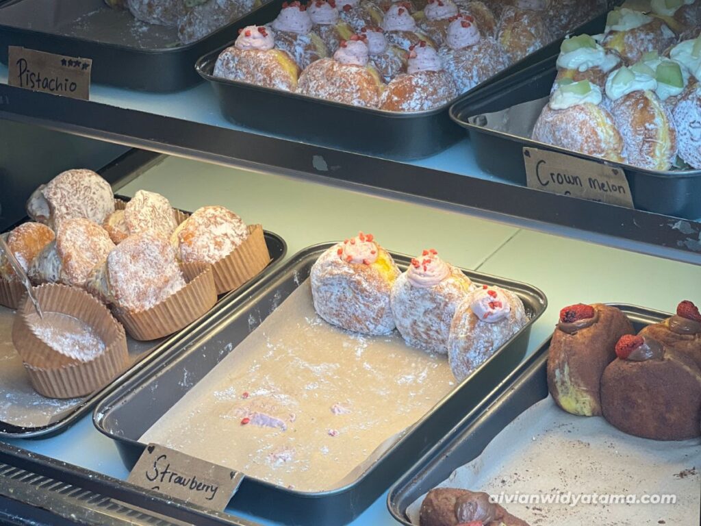 Jajal Kuliner Viral Blok M (Part 4) 15 OO Donut Blok M Donat