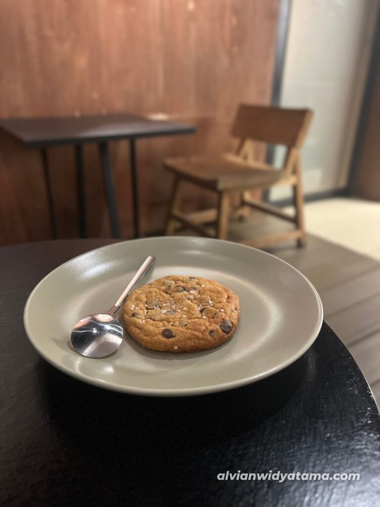 Smiljan Emhallway: Coffee Shop Mungil Diantara Hiruk-Pikuk Blok M 6 Smiljan Emhallway Blok M - Original Soft Cookies