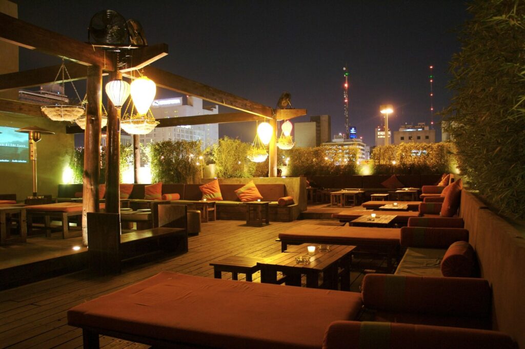 5 Restoran Rooftop Terbaik di Jakarta dengan Pemandangan Spektakuler 2 Restoran Rooftop Jakarta