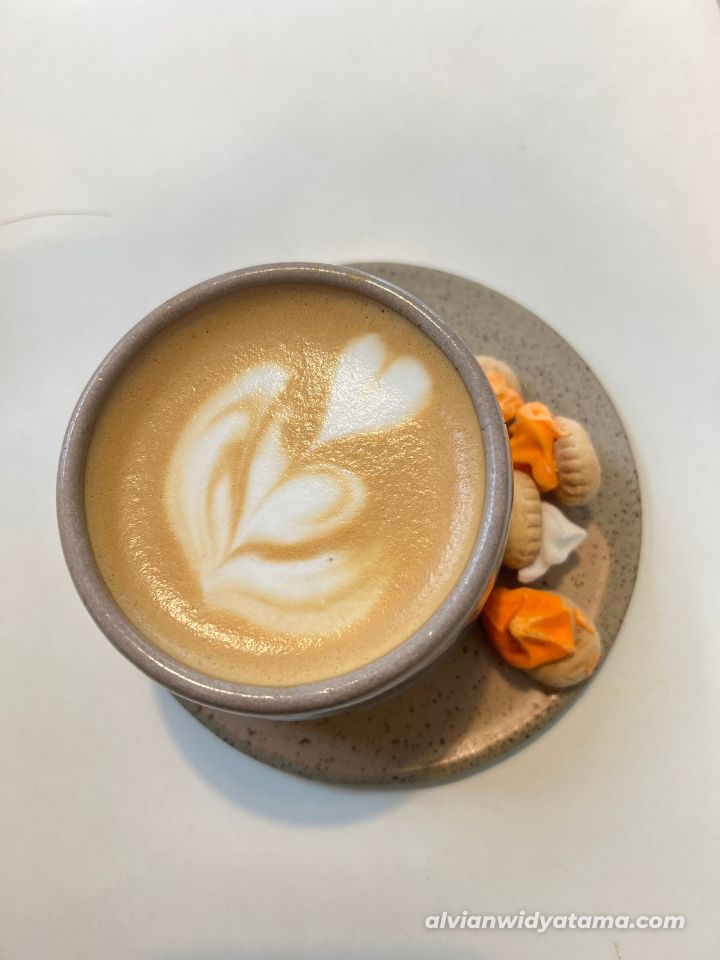 Wombats Coffee: Tempat Ngopi yang Bersahaja di Jogja 5 Magic Latte Wombats Coffee