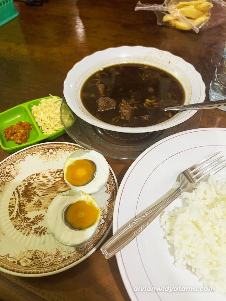 Eksplor Kuliner di Cipete: Coba Apa Aja? (Part 1) 9 Nasi Rawon di Kantin Blauran Surabaya Cipete