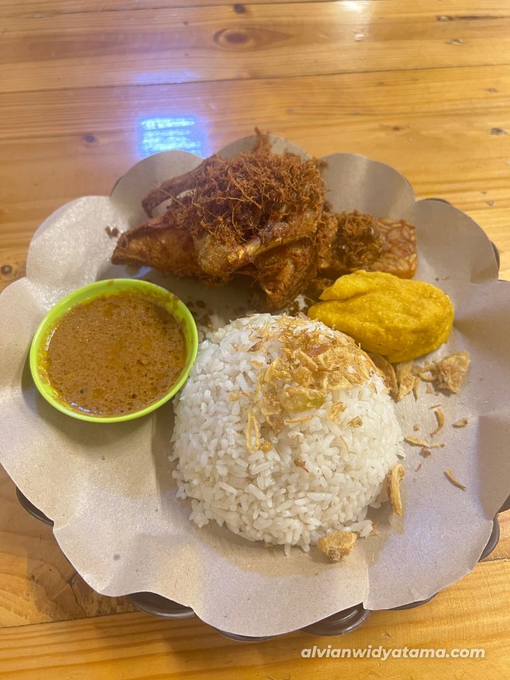 Eksplor Kuliner Cipete: Coba Apa Aja? (Part 2) 4 Nasi Uduk Cipete 21 - Nasi Uduk Ayam