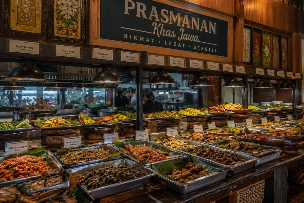 Rumah Makan Prasmanan di Solo