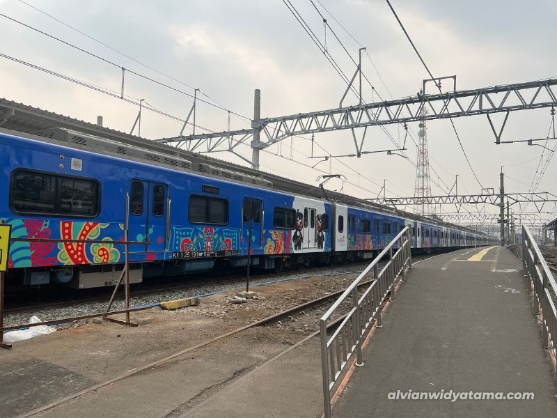 Peron 4 & 5 Stasiun Bogor dan KRL INKA CLI-225