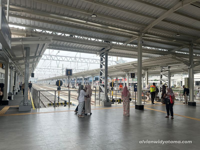 Peron Stasiun Bogor 6 7 8
